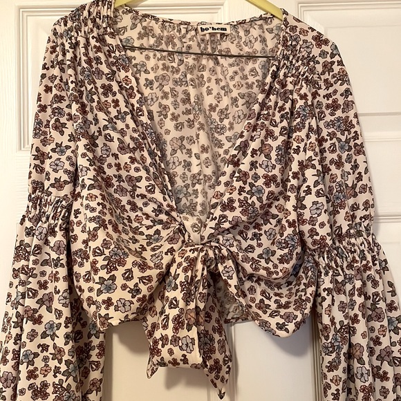 Light blue and lilac floral front tie blouse - Picture 2 of 5